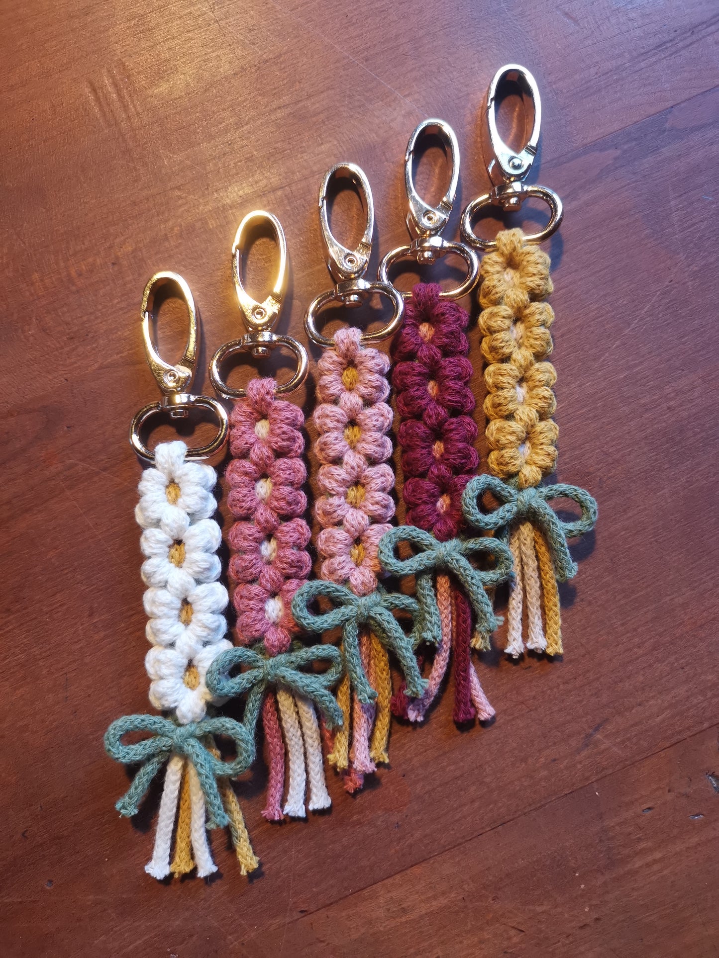 Daisy macrame keychain 🌸
